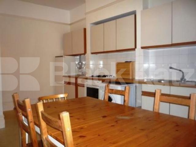 			Lovely split level flat in Victorian Conversion, 1 Bedroom, 1 bath, 1 reception Flat			 Glebe Road, Crouch End