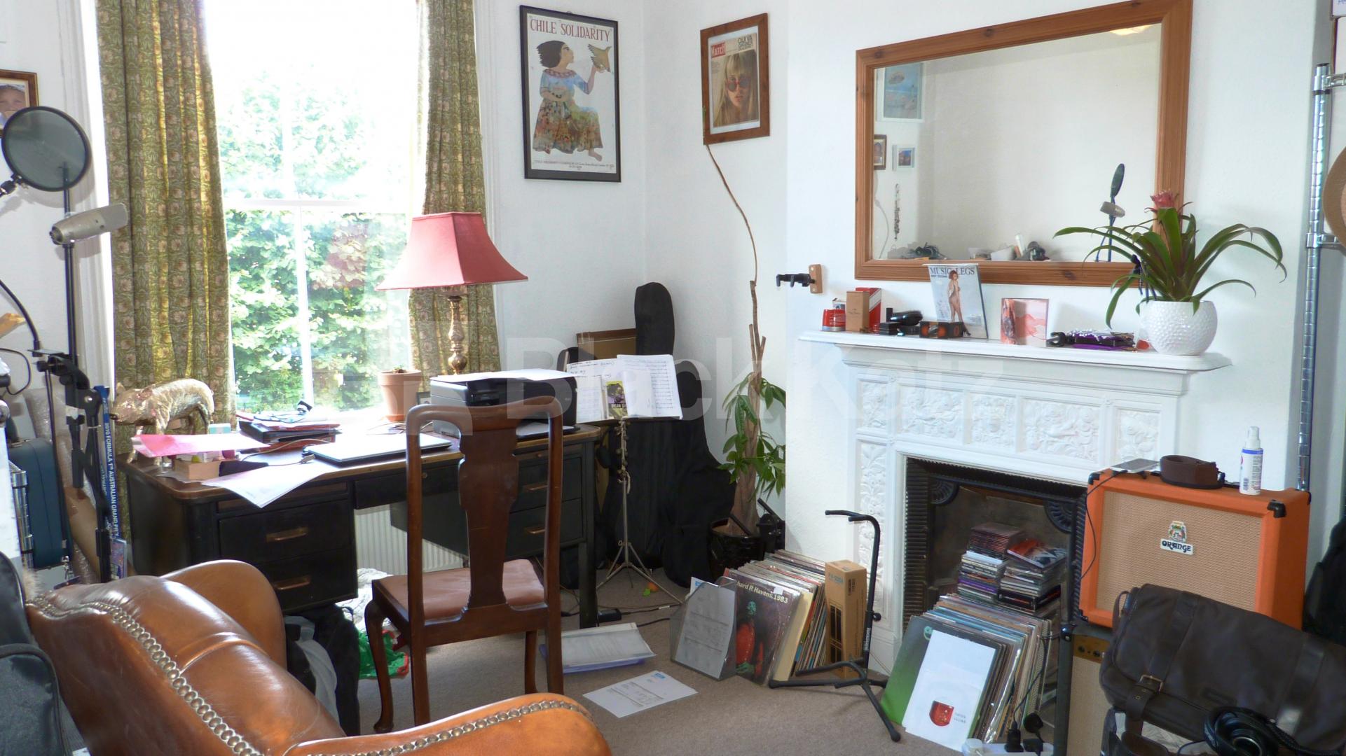 			NEW INSTRUCTION!, 2 Bedroom, 1 bath, 1 reception Flat			 Drylands Road, CROUCH END N8