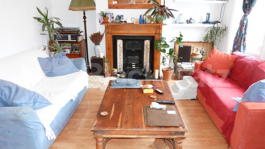 			NEW INSTRUCTION!, 2 Bedroom, 1 bath, 1 reception Flat			 Drylands Road, CROUCH END N8