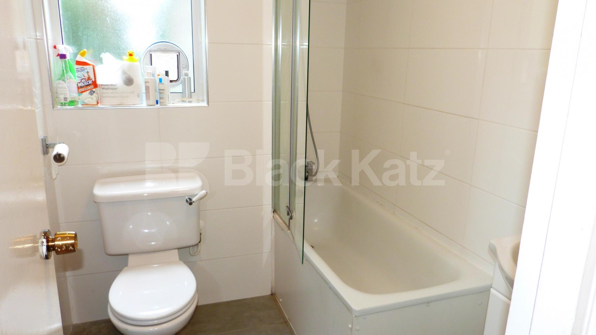 			1 Bedroom, 1 bath, 1 reception Ground Floor Flat			 Queens Avenue, MUSWELL HILL