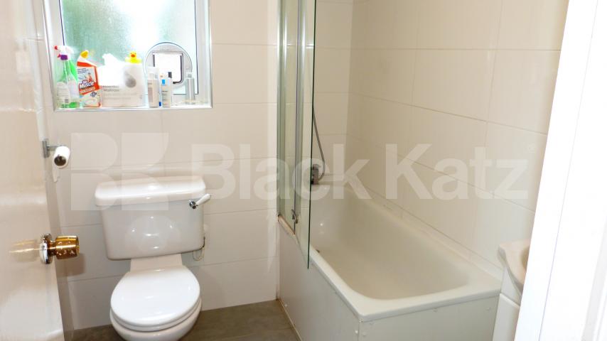 			1 Bedroom, 1 bath, 1 reception Ground Floor Flat			 Queens Avenue, MUSWELL HILL