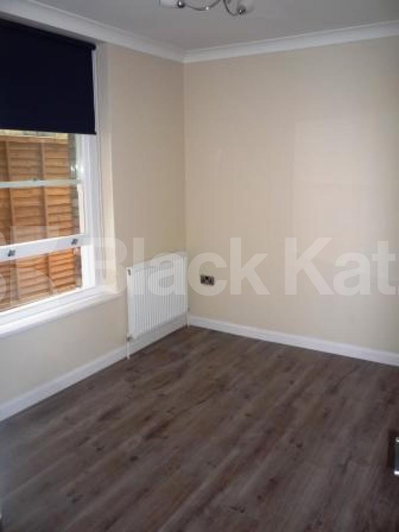 			1 Bedroom, 1 bath, 1 reception Ground Floor Flat			 Middle Lane, CROUCH END