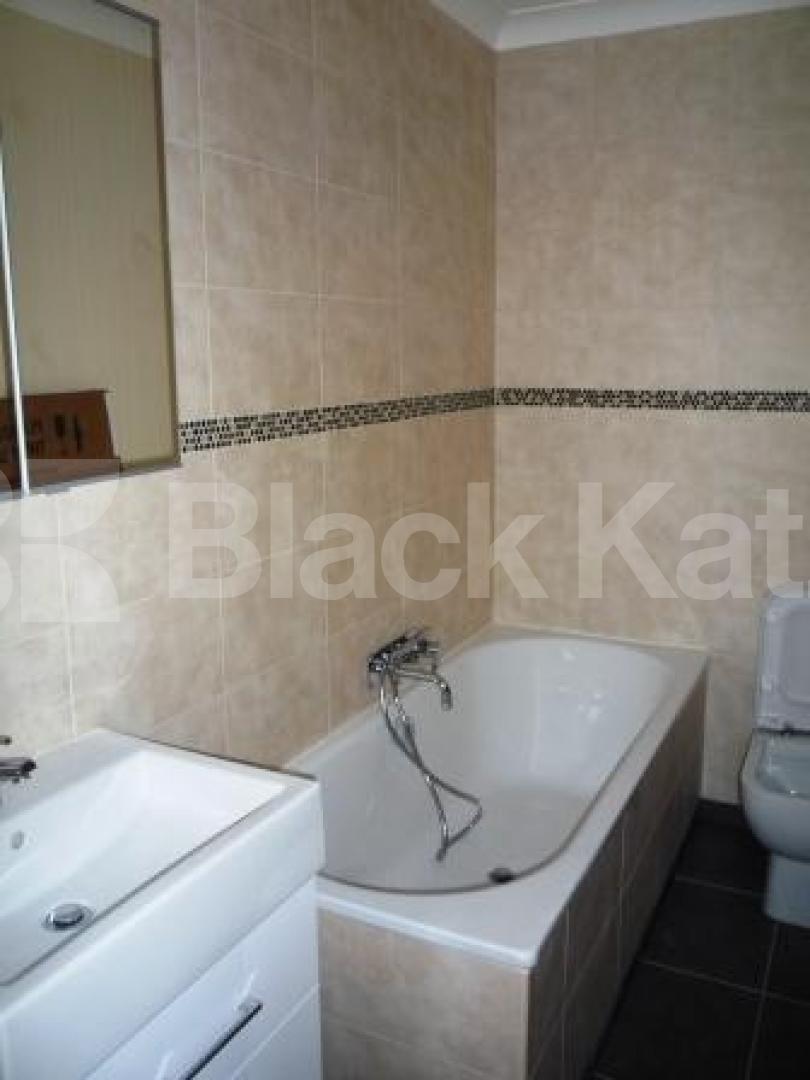 			1 Bedroom, 1 bath, 1 reception Ground Floor Flat			 Middle Lane, CROUCH END