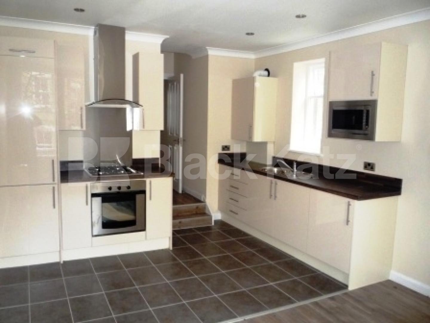 			2 Bedroom, 1 bath, 1 reception Flat			 Middle Lane, CROUCH END