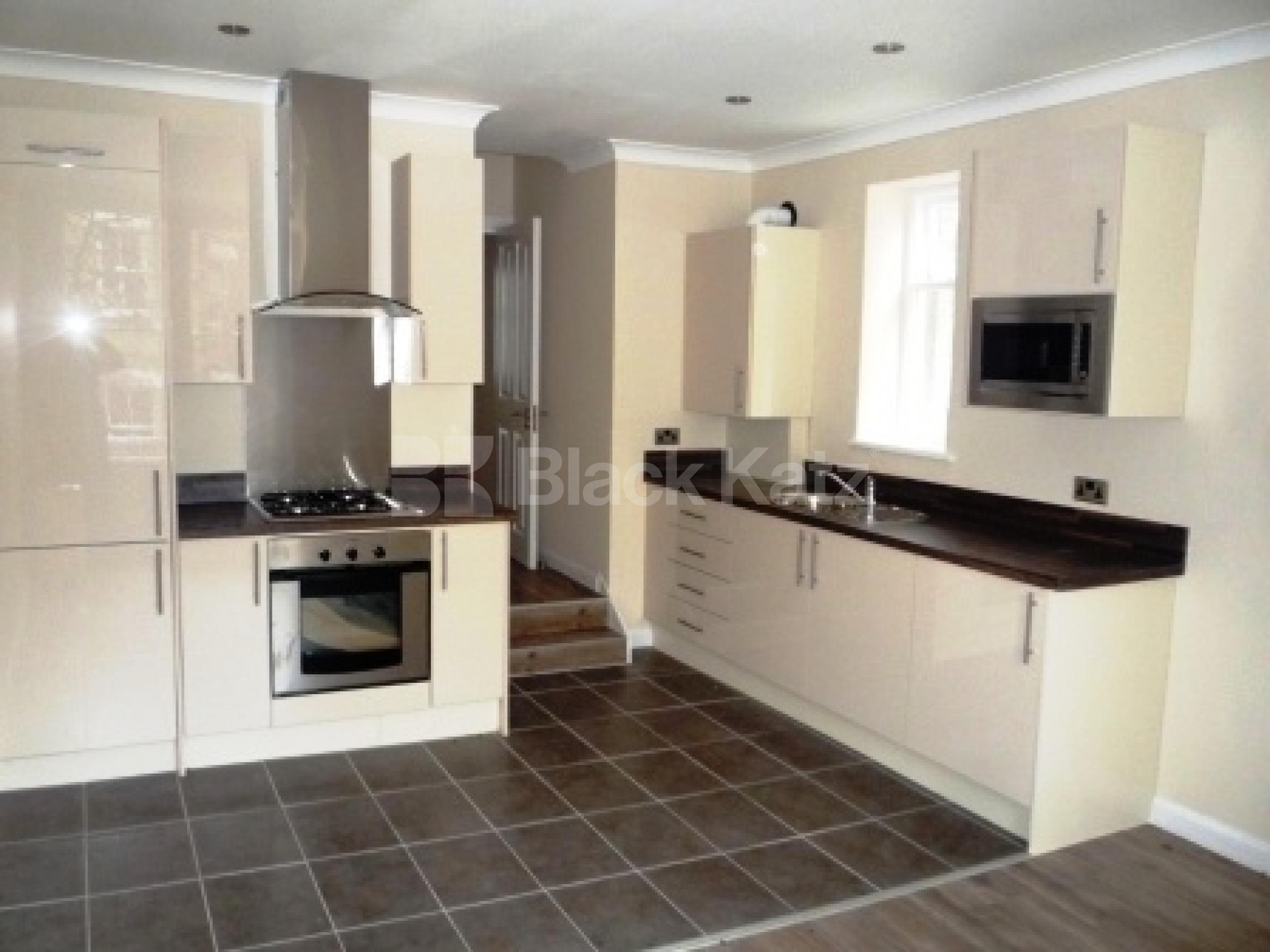 			2 Bedroom, 1 bath, 1 reception Flat			 Middle Lane, CROUCH END N8