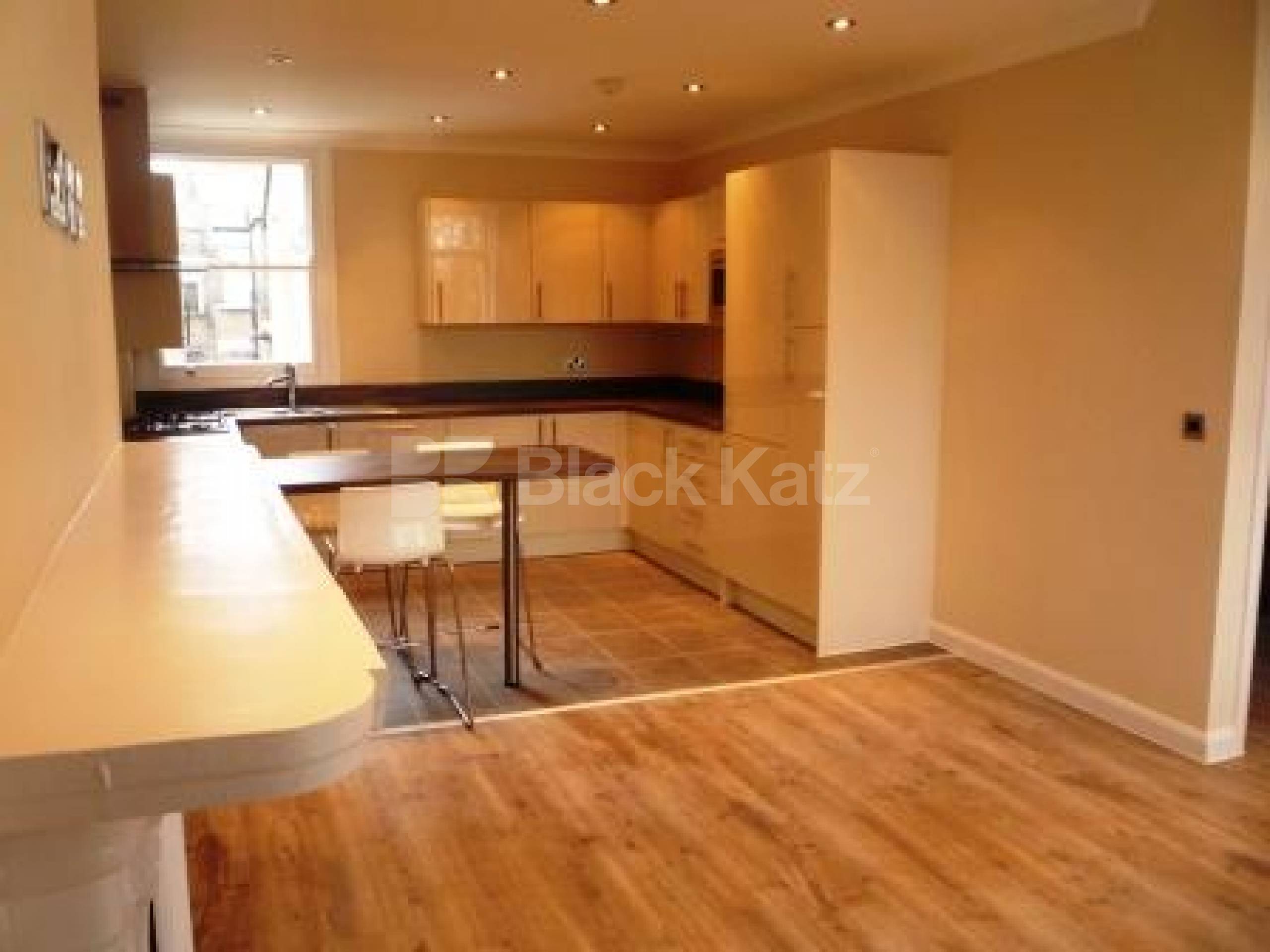 			Superb Flat!, 3 Bedroom, 1 bath, 1 reception Flat			 Middle Lane, CROUCH END N8