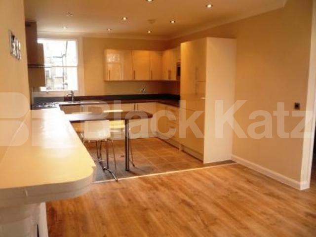 			Superb Flat!, 3 Bedroom, 1 bath, 1 reception Flat			 Middle Lane, CROUCH END