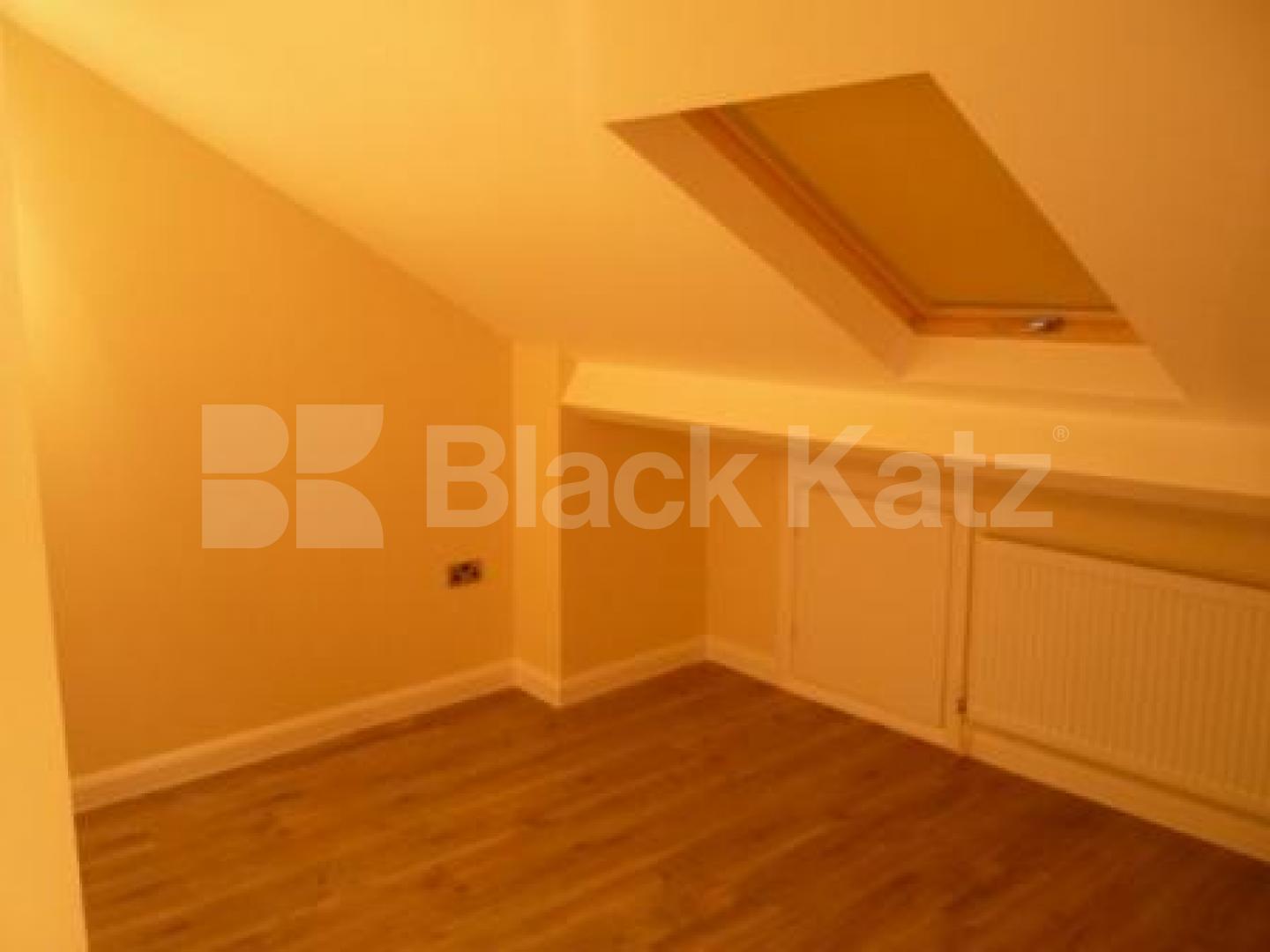			Superb Flat!, 3 Bedroom, 1 bath, 1 reception Flat			 Middle Lane, CROUCH END