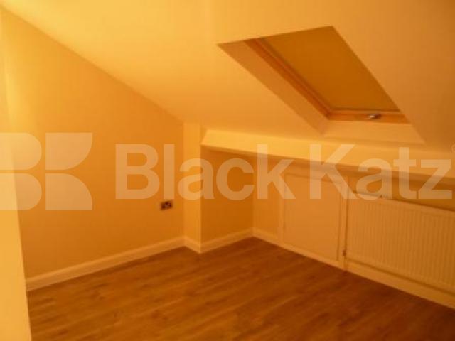			Superb Flat!, 3 Bedroom, 1 bath, 1 reception Flat			 Middle Lane, CROUCH END