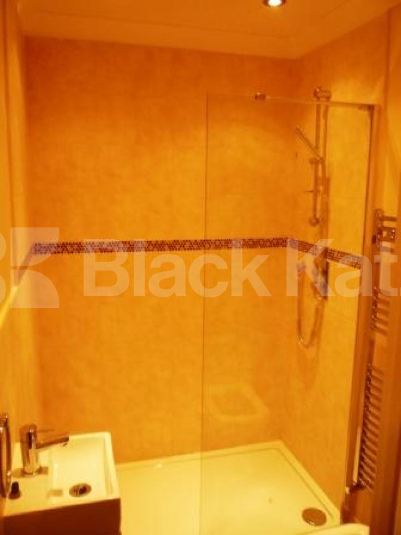 			Superb Flat!, 3 Bedroom, 1 bath, 1 reception Flat			 Middle Lane, CROUCH END