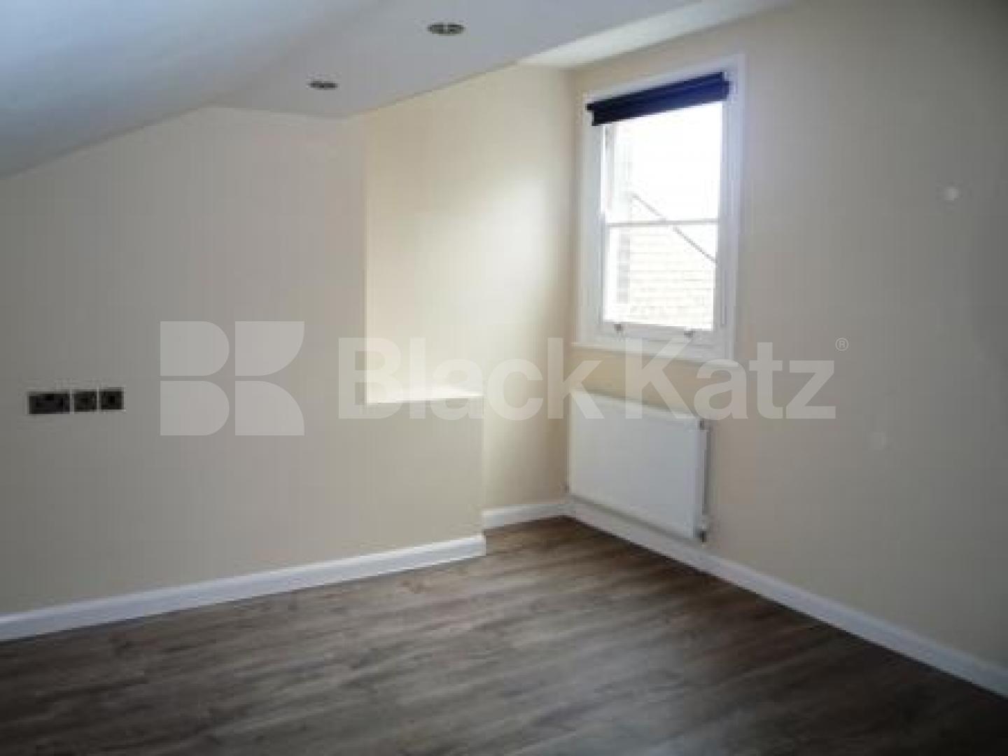 			Superb Flat!, 3 Bedroom, 1 bath, 1 reception Flat			 Middle Lane, CROUCH END