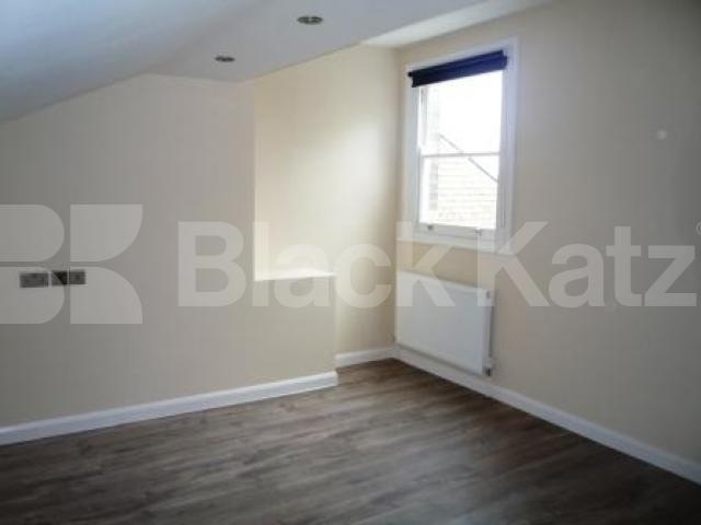 			Superb Flat!, 3 Bedroom, 1 bath, 1 reception Flat			 Middle Lane, CROUCH END