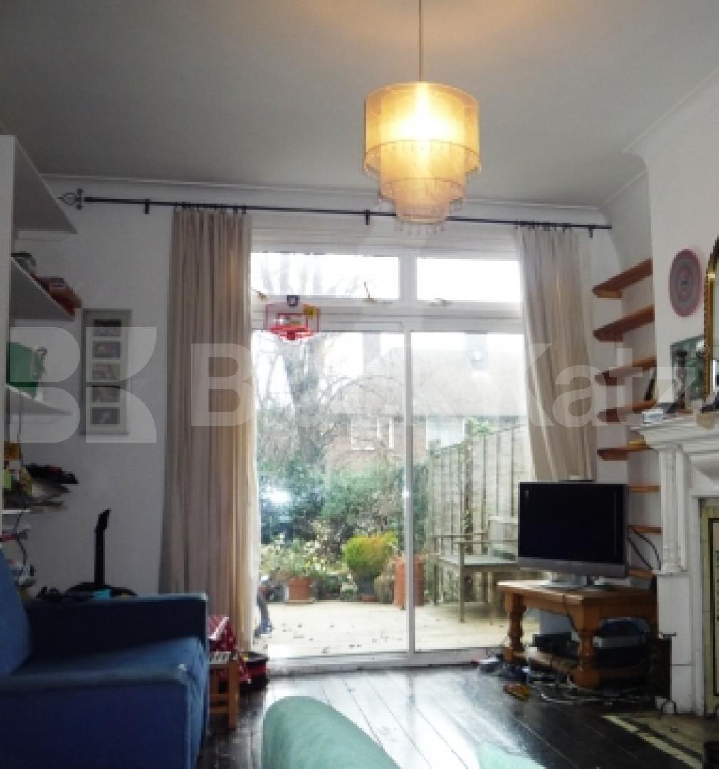 			LET!, 4 Bedroom, 1 bath, 1 reception House			 Elmfield Avenue, Crouch End