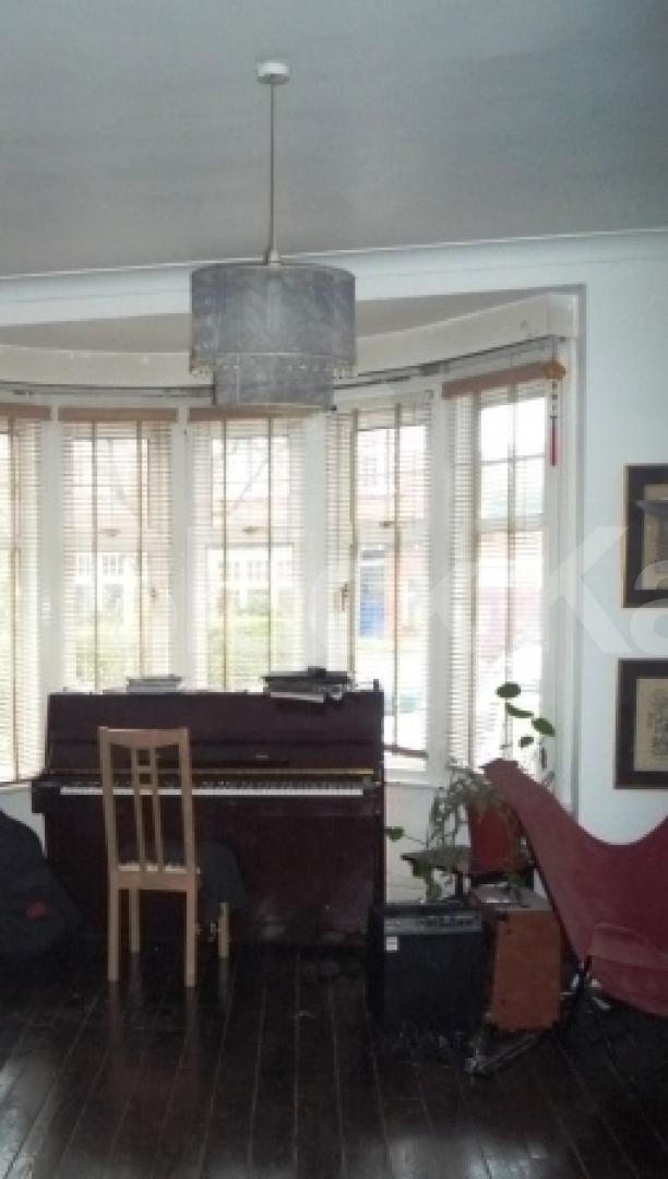 			LET!, 4 Bedroom, 1 bath, 1 reception House			 Elmfield Avenue, Crouch End