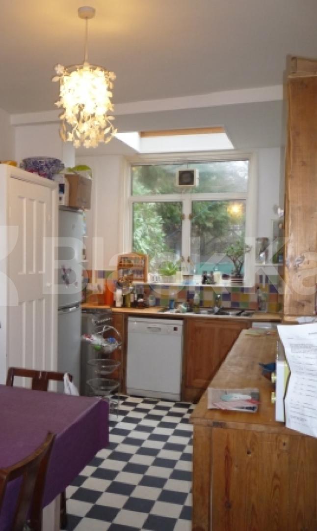 			LET!, 4 Bedroom, 1 bath, 1 reception House			 Elmfield Avenue, Crouch End