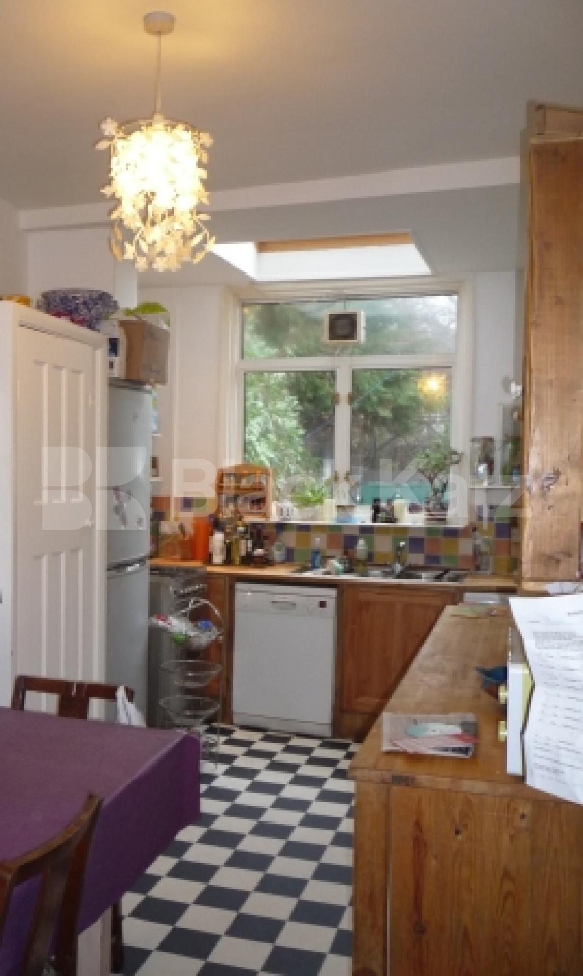 			LET!, 4 Bedroom, 1 bath, 1 reception House			 Elmfield Avenue, Crouch End N8