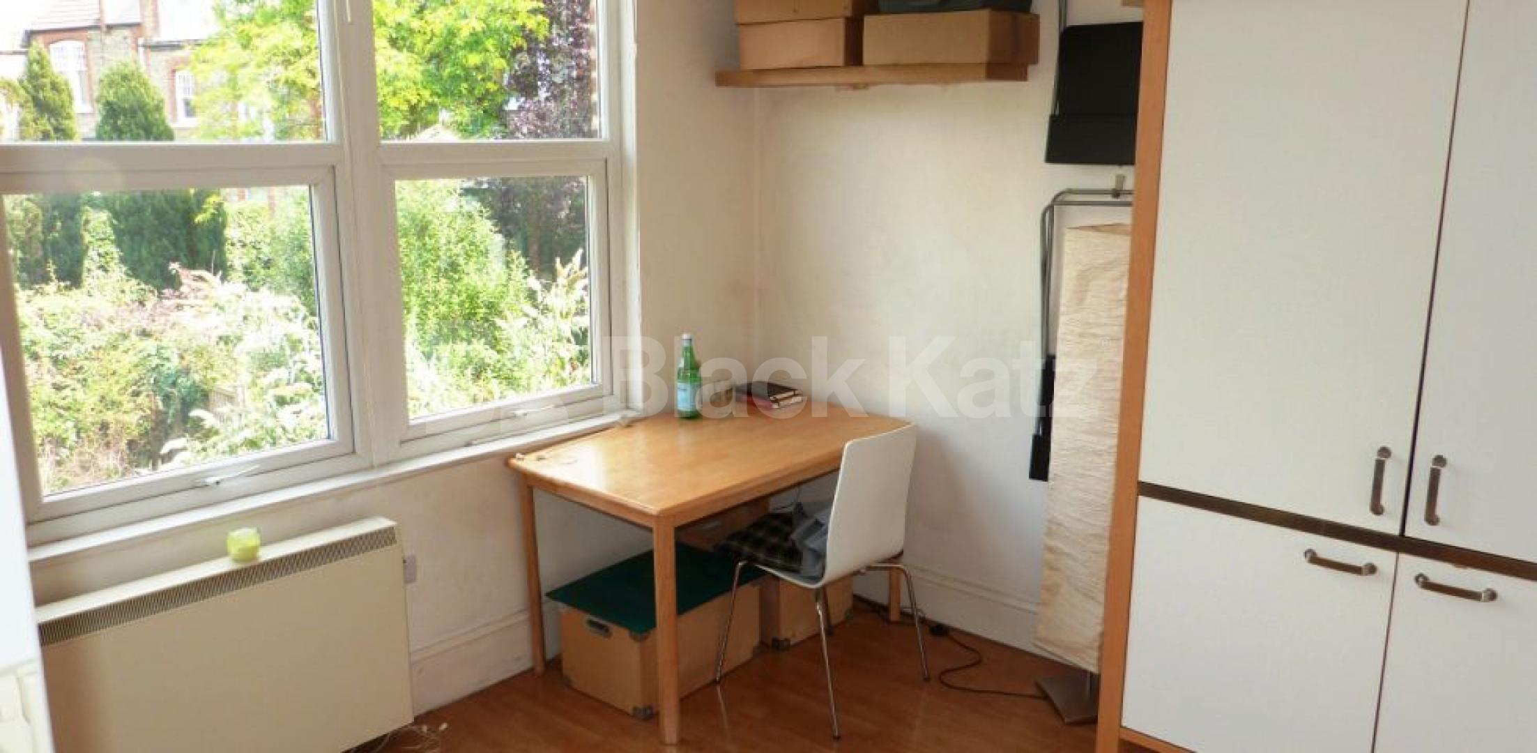 			Includes Water Rates !, Studio Apartment, 1 bath, 1 reception Studio			 Tetherdown, MUSWELL HILL