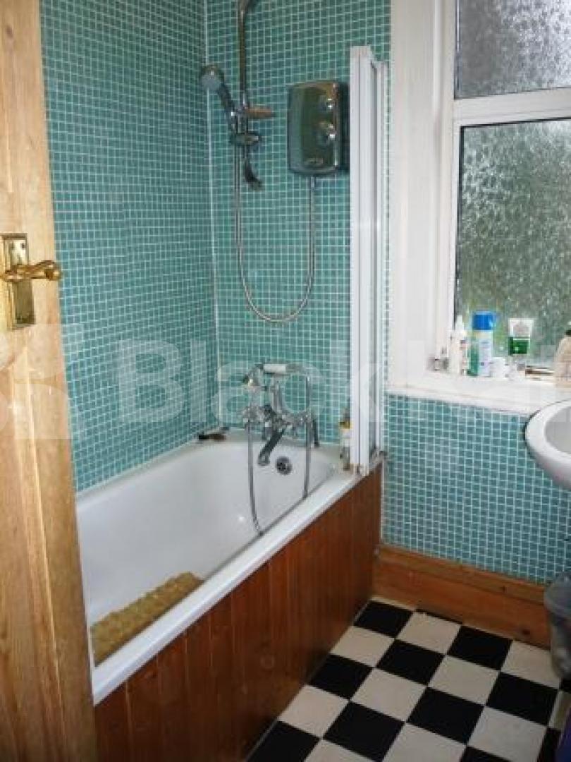 			LET!, 4 Bedroom, 1 bath, 1 reception House			 Elmfield Avenue, Crouch End