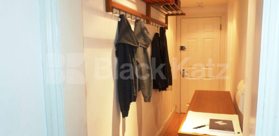 			Includes Water Rates !, Studio Apartment, 1 bath, 1 reception Studio			 Tetherdown, MUSWELL HILL