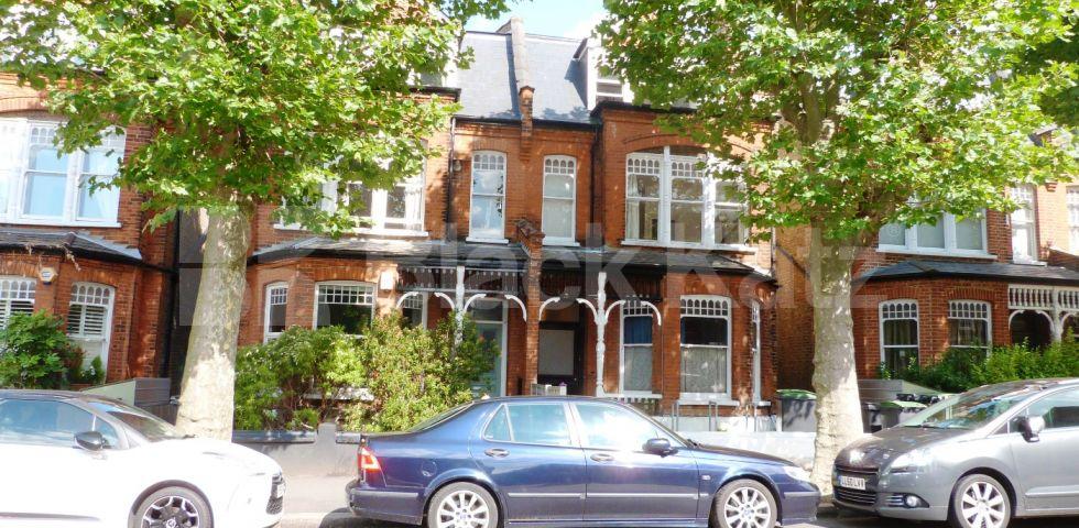 			Includes Water Rates !, Studio Apartment, 1 bath, 1 reception Studio			 Tetherdown, MUSWELL HILL