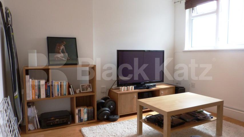 			1 Bedroom, 1 bath, 1 reception Flat			 Turnpike Lane, Hornsey