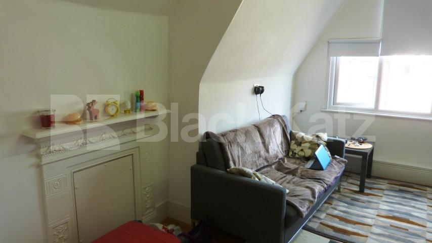 			Price Reduced !, 1 Bedroom, 1 bath, 1 reception Flat			 Green Lanes, Palmers Green