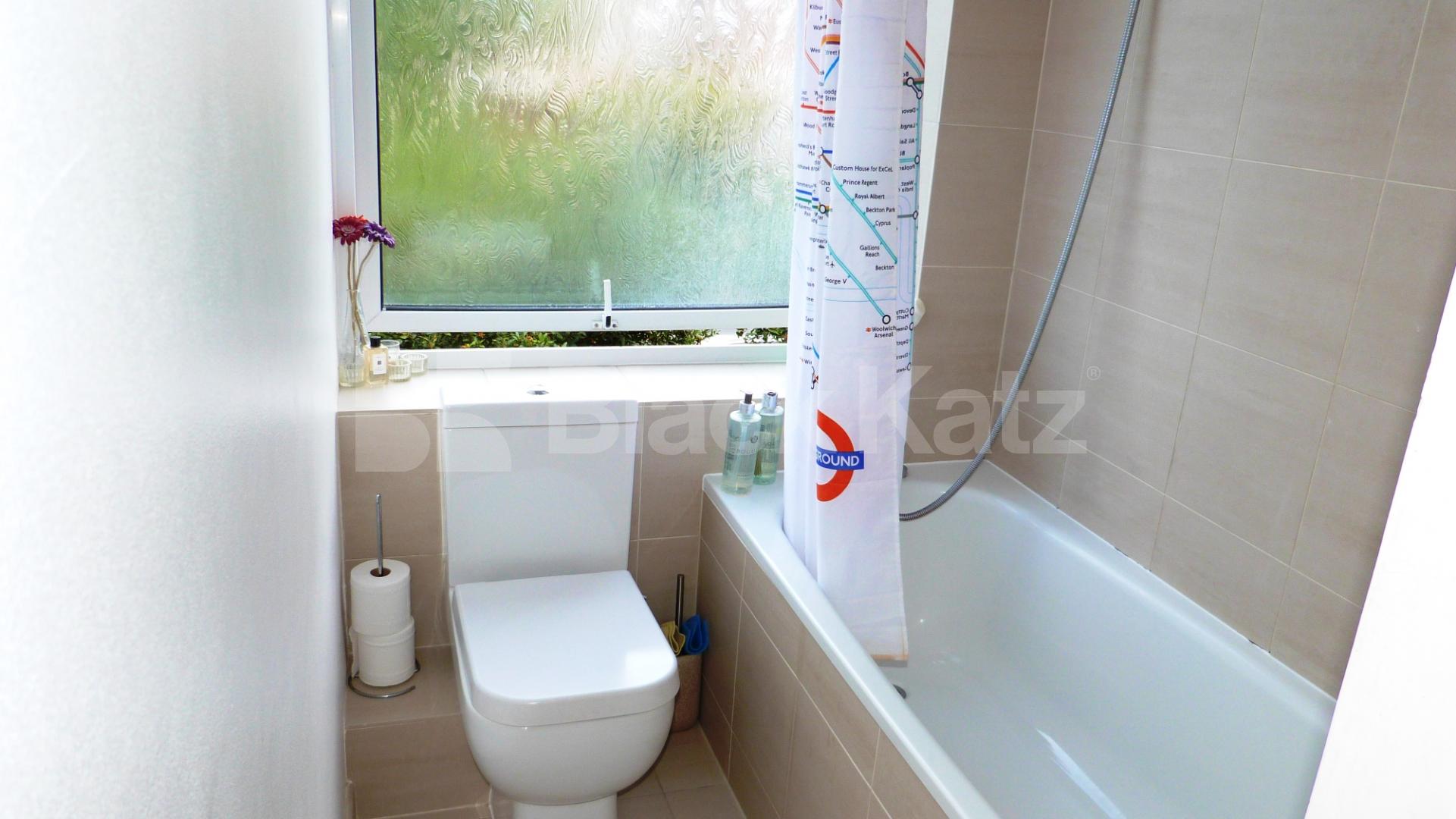 			1 Bedroom, 1 bath, 1 reception Flat			 Colney Hatch Lane, MUSWELL HILL