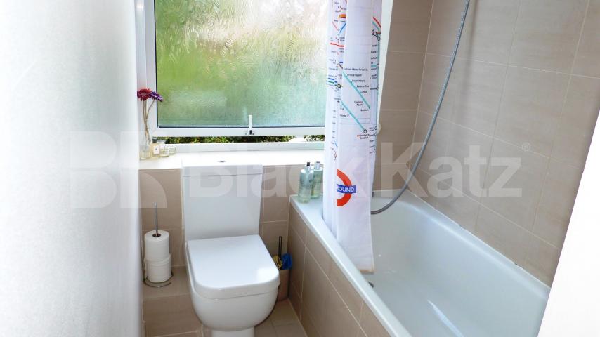 			1 Bedroom, 1 bath, 1 reception Flat			 Colney Hatch Lane, MUSWELL HILL