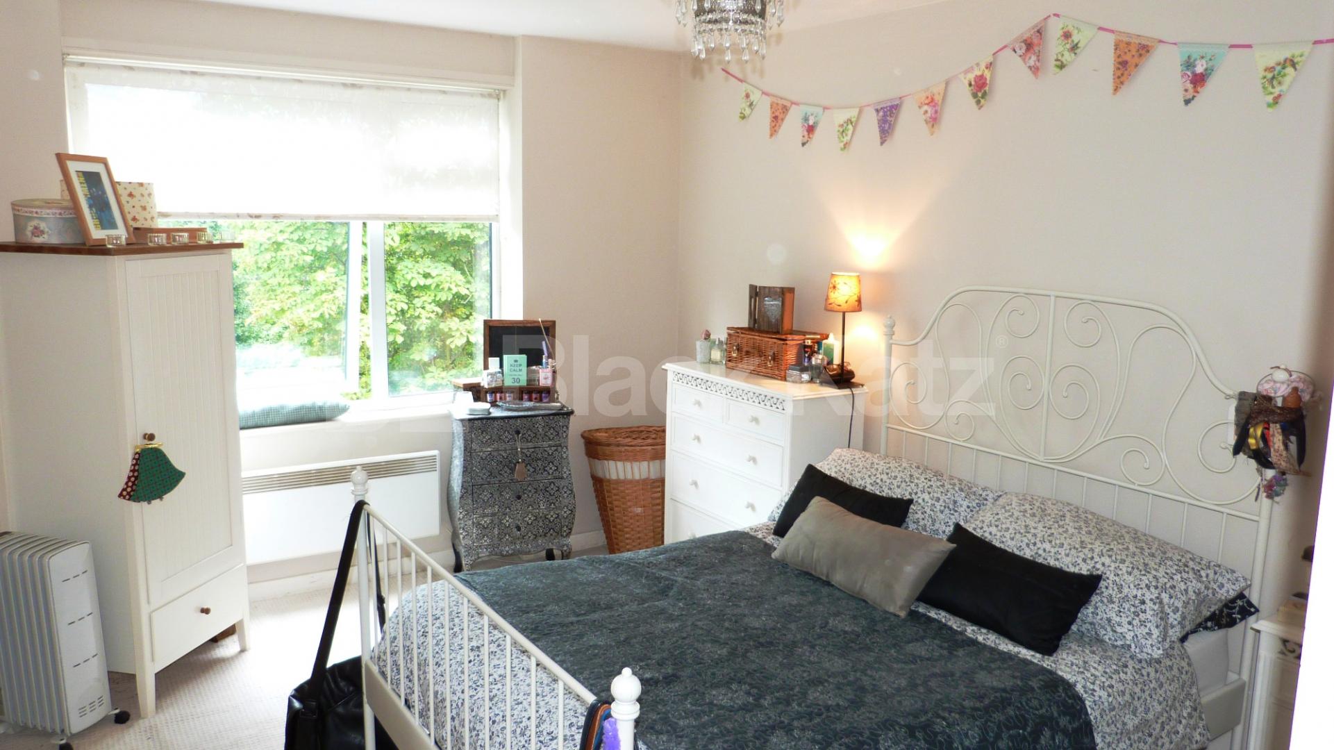 			1 Bedroom, 1 bath, 1 reception Flat			 Colney Hatch Lane, MUSWELL HILL