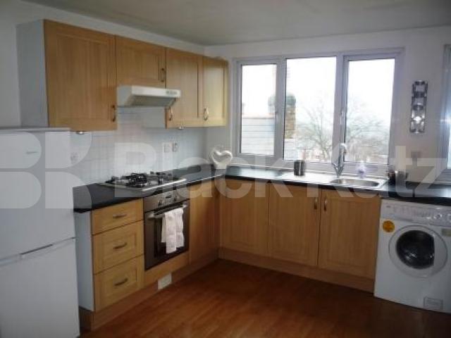 			INCLUDES ALL BILLS!, 2 Bedroom, 1 bath, 1 reception Flat			 Muswell Avenue, MUSWELL HILL