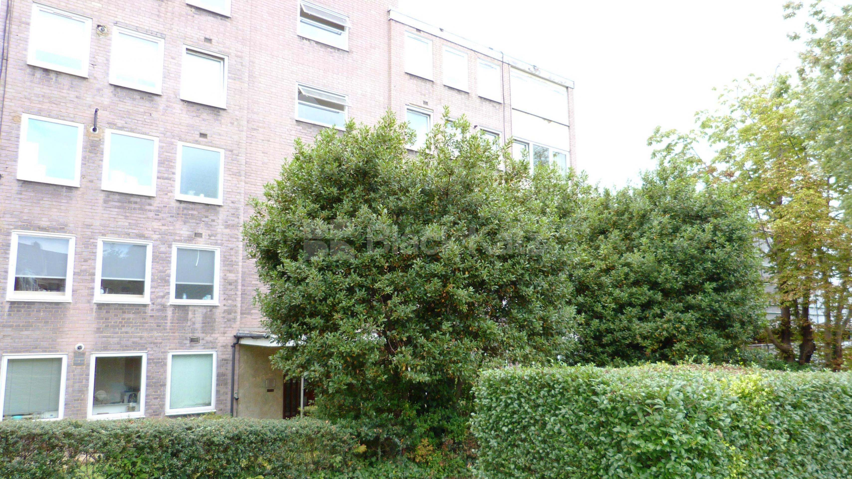 			1 Bedroom, 1 bath, 1 reception Flat			 Colney Hatch Lane, MUSWELL HILL N10