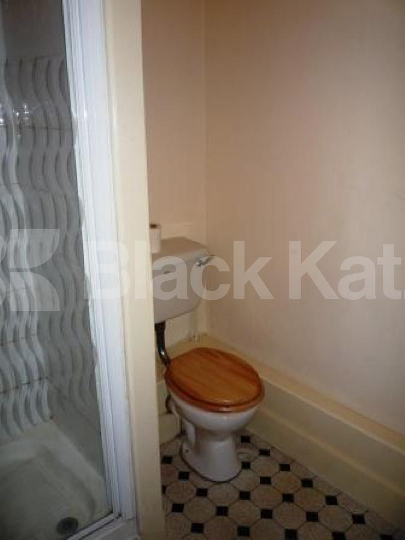 			1 Bedroom, 1 bath, 1 reception Flat			 Broadway Parade, CROUCH END