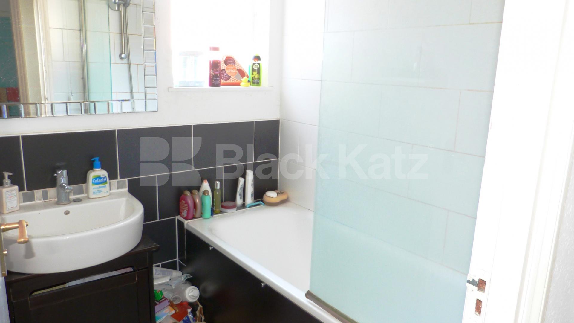 			2 Bedroom, 1 bath, 1 reception Flat			 Palace Gates Road, Alexandra Park