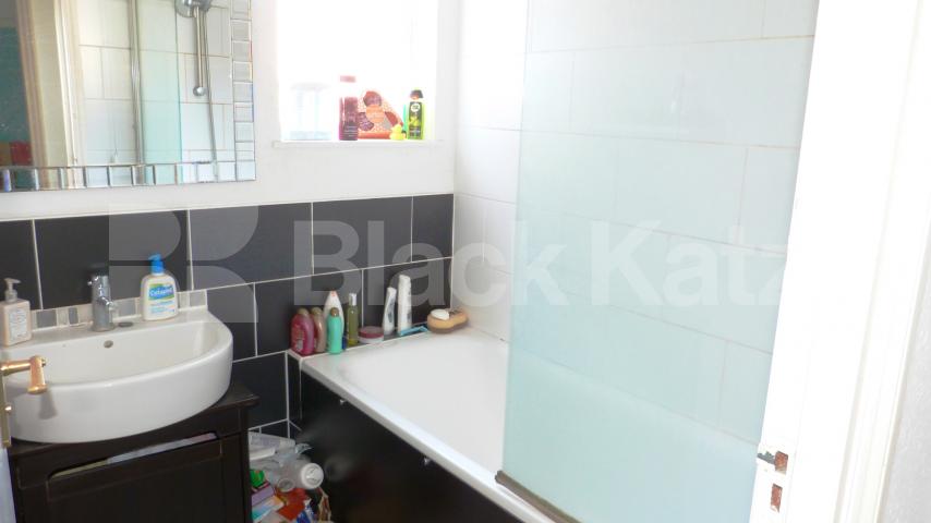 			2 Bedroom, 1 bath, 1 reception Flat			 Palace Gates Road, Alexandra Park