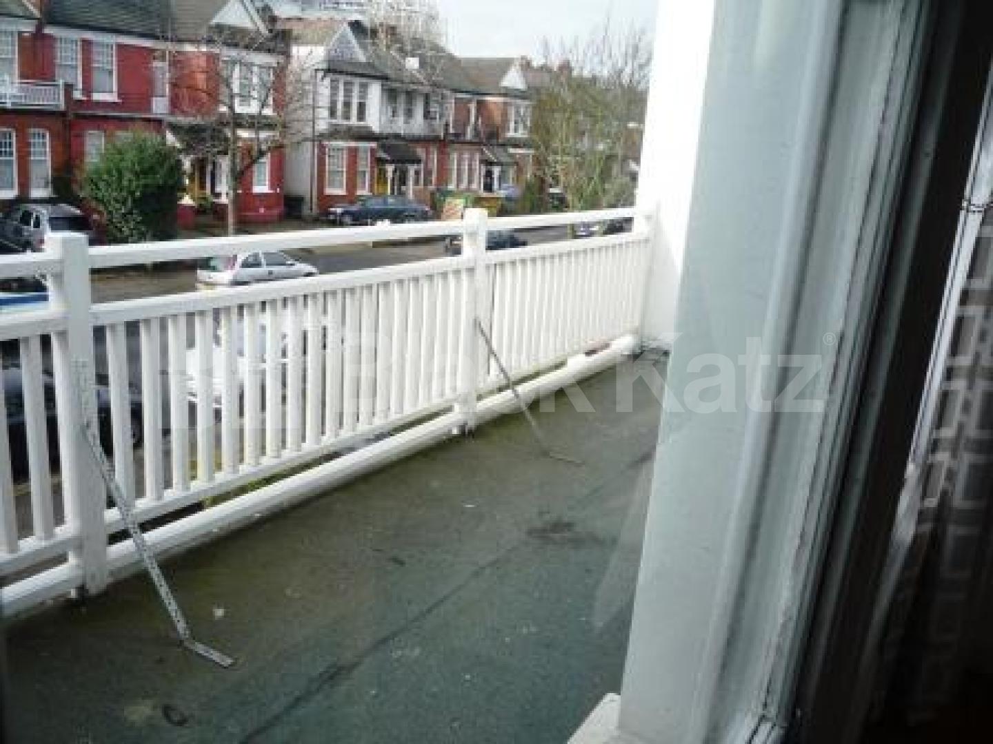 			1 Bedroom, 1 bath, 1 reception Flat			 Wellfield Avenue, Muswell Hill