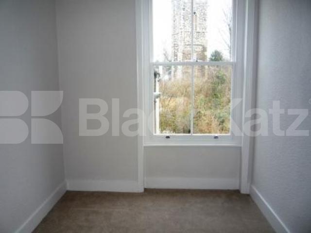 			2 Bedroom, 1 bath, 1 reception Flat			 Temple Road, CROUCH END