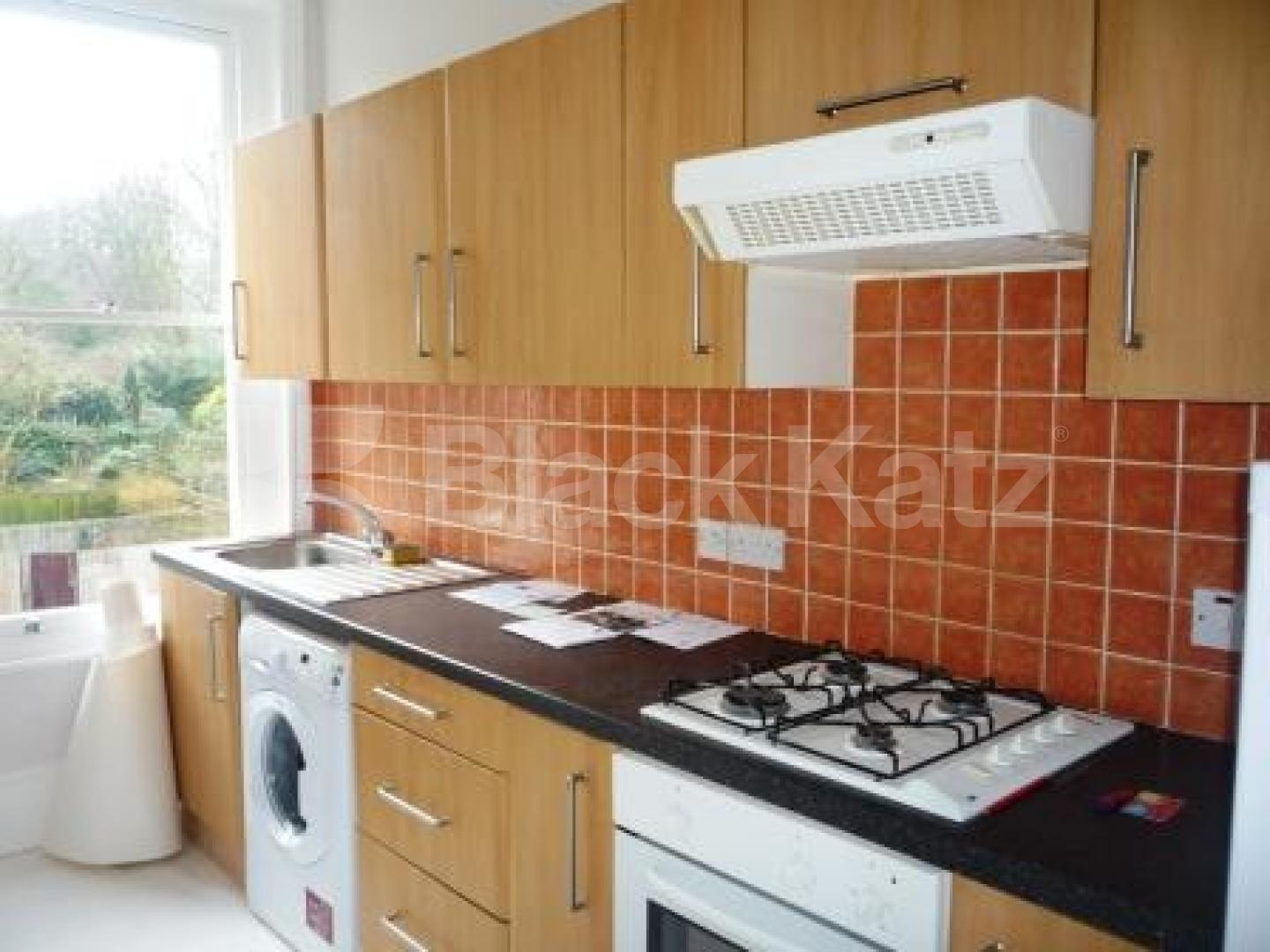 			2 Bedroom, 1 bath, 1 reception Flat			 Temple Road, CROUCH END