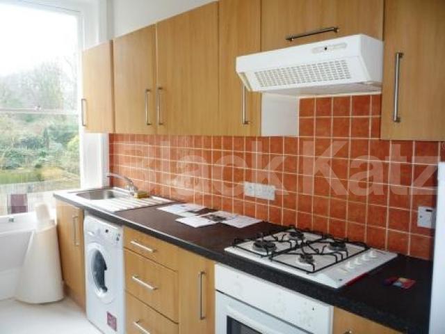 			2 Bedroom, 1 bath, 1 reception Flat			 Temple Road, CROUCH END