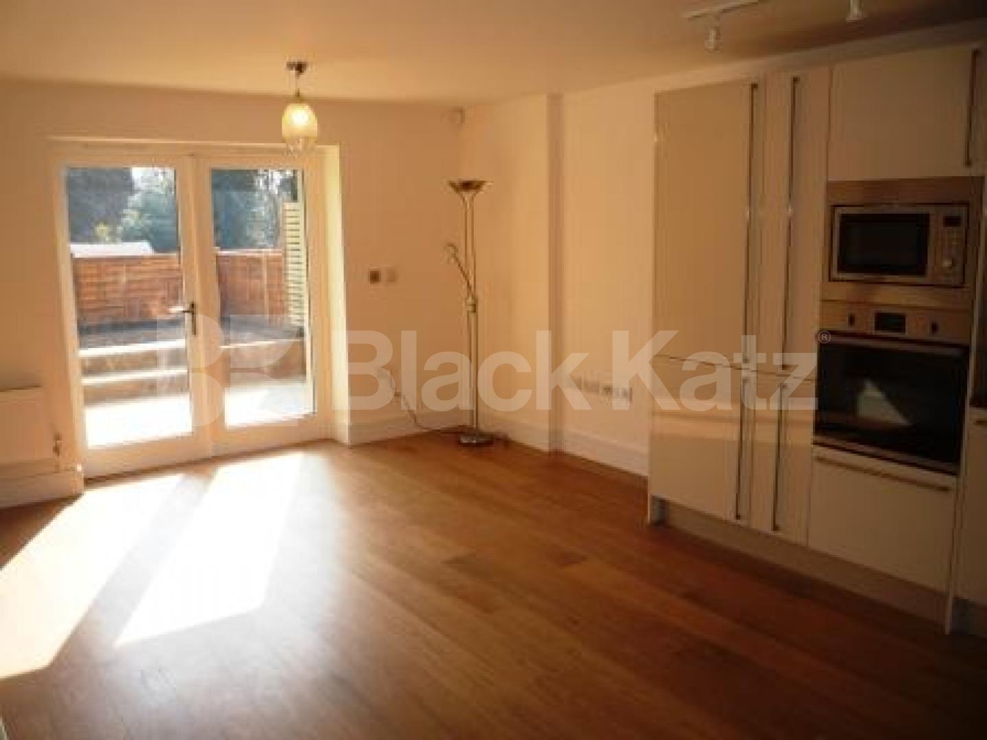 			2 Bedroom, 1 bath, 1 reception Ground Floor Flat			 Shepherds Hill, HIGHGATE