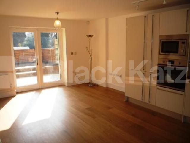 			2 Bedroom, 1 bath, 1 reception Ground Floor Flat			 Shepherds Hill, HIGHGATE