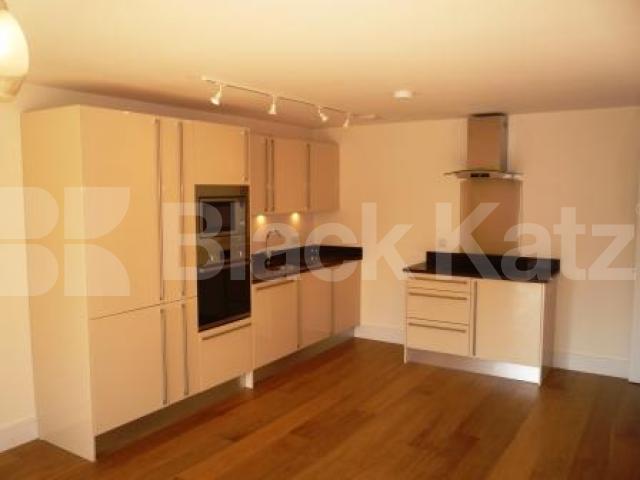 			2 Bedroom, 1 bath, 1 reception Ground Floor Flat			 Shepherds Hill, HIGHGATE