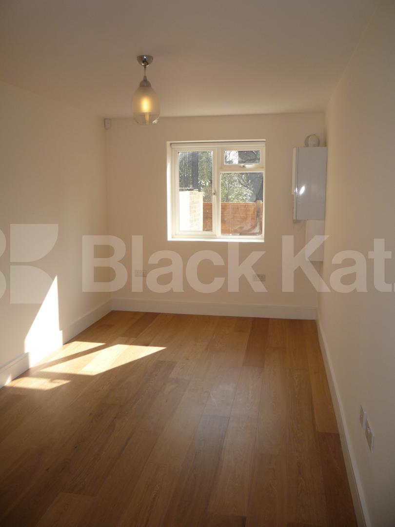 			2 Bedroom, 1 bath, 1 reception Ground Floor Flat			 Shepherds Hill, HIGHGATE