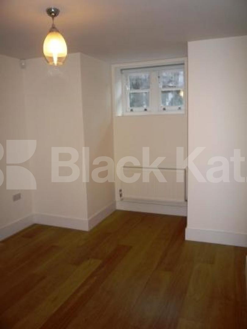 			2 Bedroom, 1 bath, 1 reception Ground Floor Flat			 Shepherds Hill, HIGHGATE