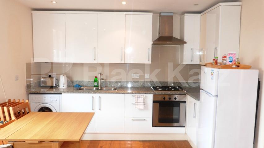 			Immediate vieiwing essential!, 2 Bedroom, 1 bath, 1 reception Flat			 High Street Hornsey, Hornsey