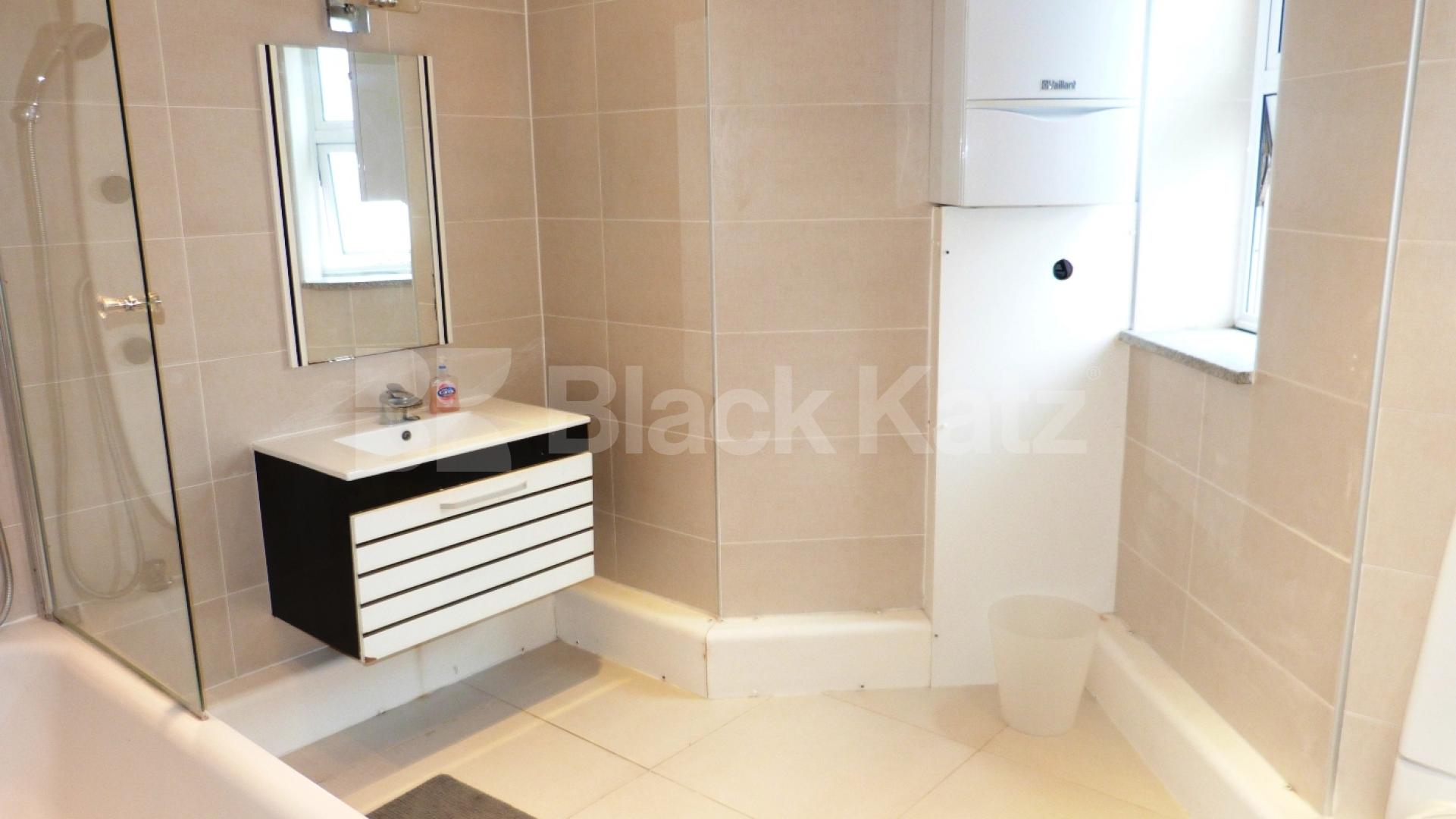 			Immediate vieiwing essential!, 2 Bedroom, 1 bath, 1 reception Flat			 High Street Hornsey, Hornsey