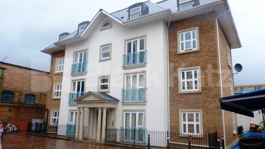 			Immediate vieiwing essential!, 2 Bedroom, 1 bath, 1 reception Flat			 High Street Hornsey, Hornsey