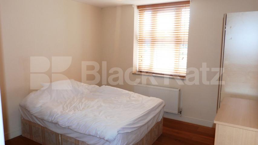 			Immediate vieiwing essential!, 2 Bedroom, 1 bath, 1 reception Flat			 High Street Hornsey, Hornsey