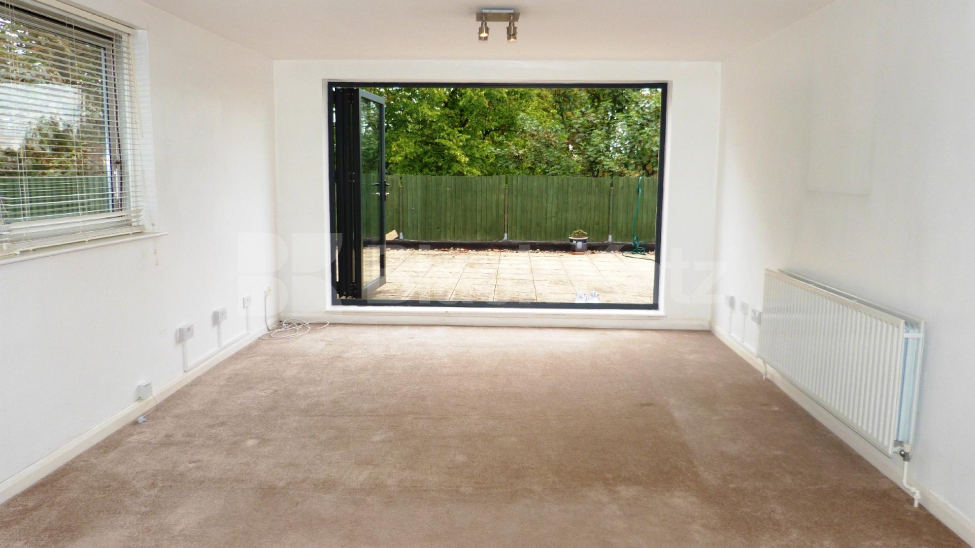 			UNIQUE PROPERTY, 3 Bedroom, 1 bath, 1 reception Penthouse			 Waverley Road, Crouch End