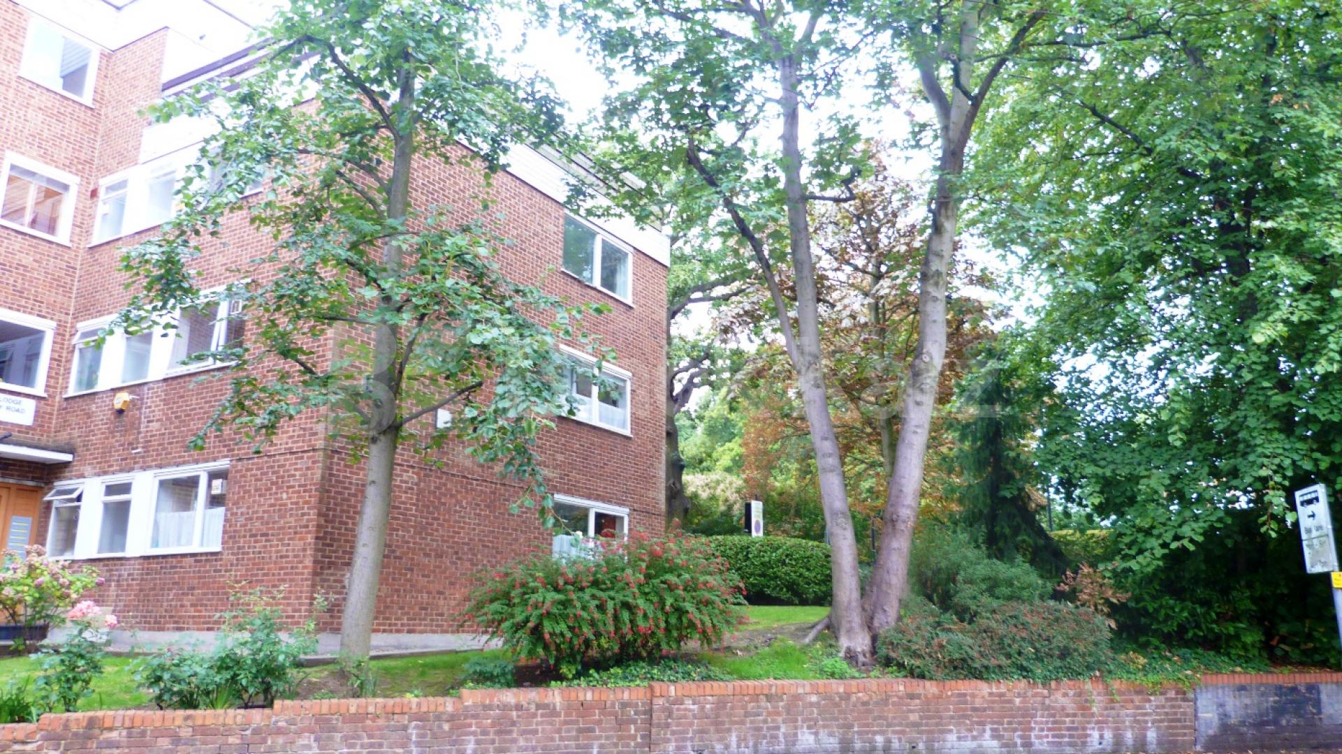 			UNIQUE PROPERTY, 3 Bedroom, 1 bath, 1 reception Penthouse			 Waverley Road, Crouch End