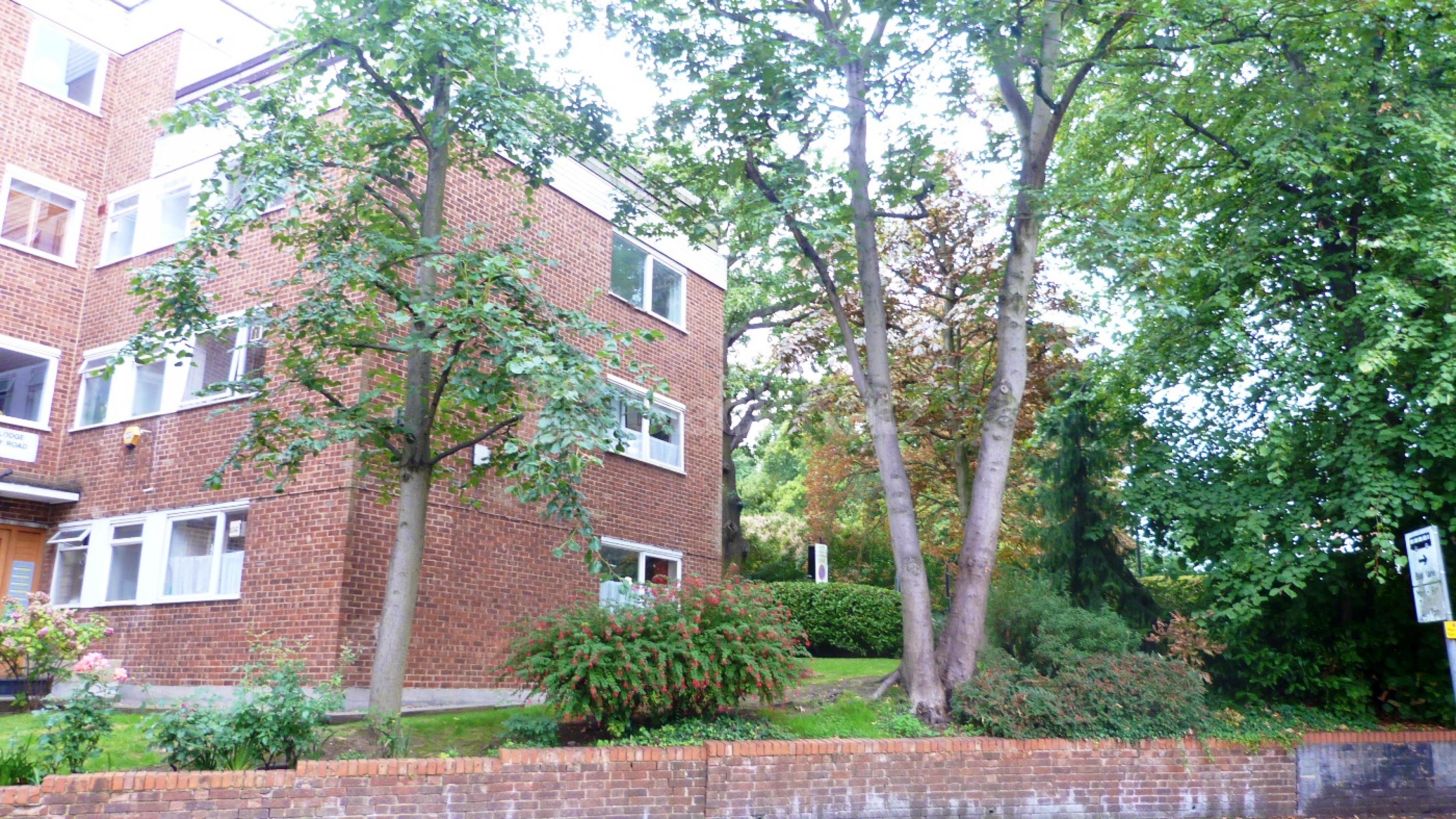 			UNIQUE PROPERTY, 3 Bedroom, 1 bath, 1 reception Penthouse			 Waverley Road, Crouch End N8